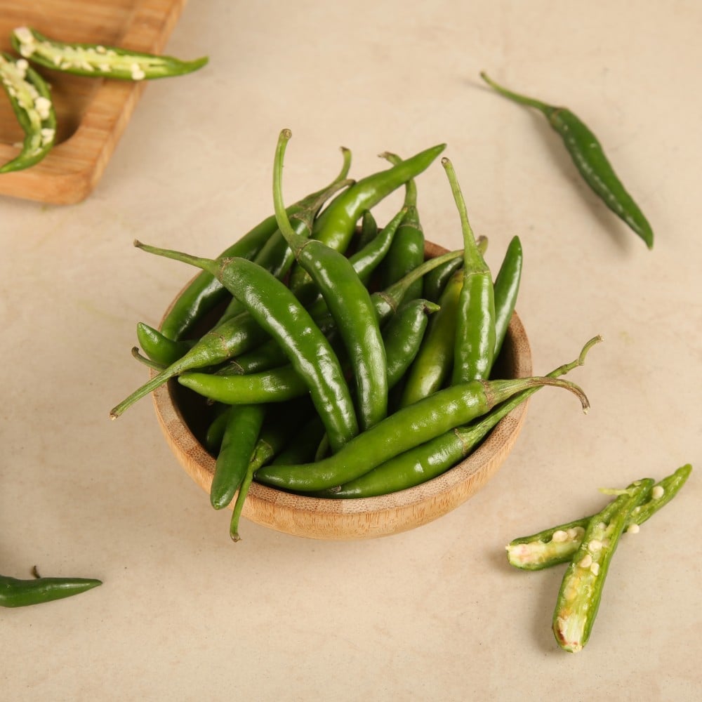 27055af4-f9ca-49f5-a84b-cf407583be43 Hari Mirch (Green Chilli) Unpacked
